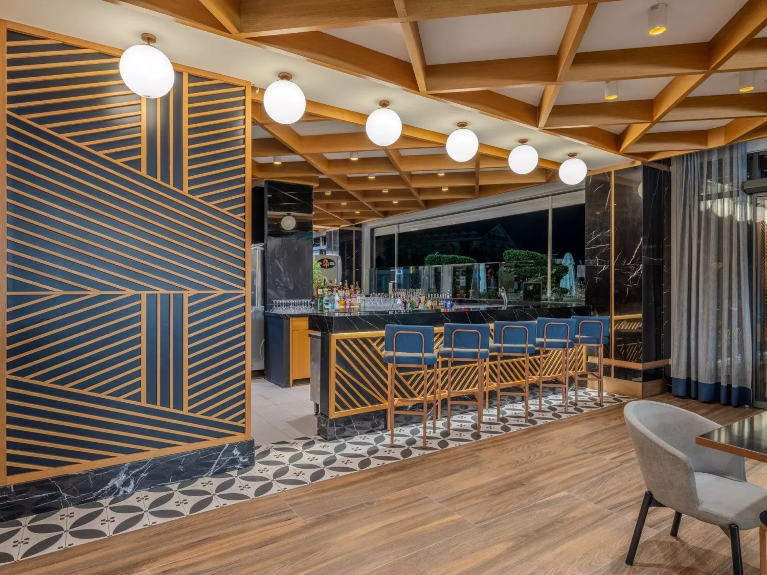 DIAMOND DE LUXE HOTEL