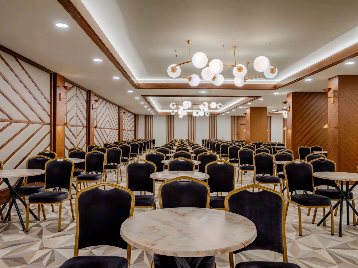 DIAMOND DE LUXE HOTEL