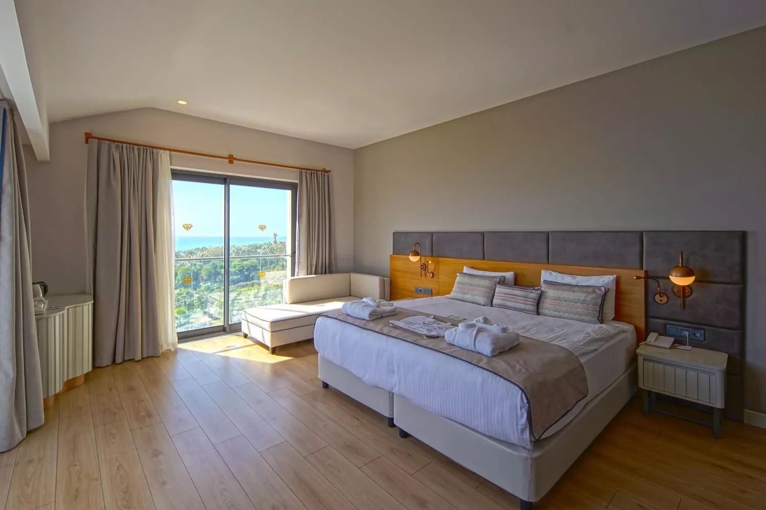 DIAMOND DE LUXE HOTEL