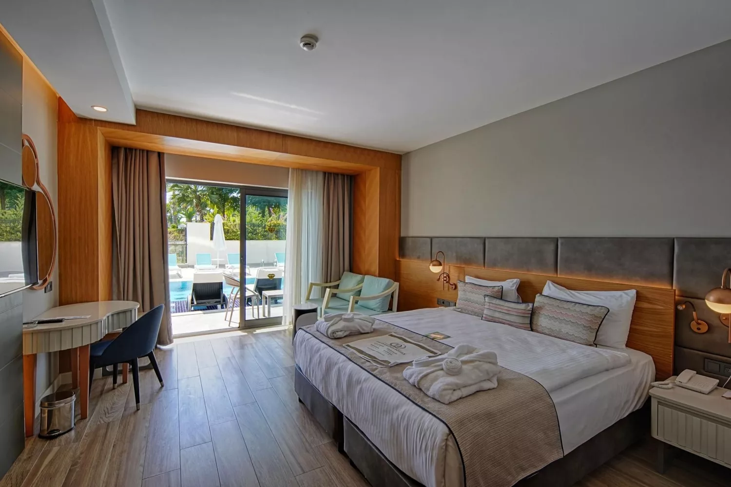 DIAMOND DE LUXE HOTEL